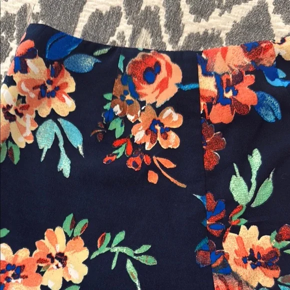 Floral Women's Shorts - Picture 3 of 6